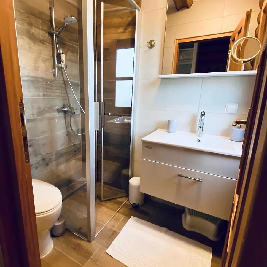 Pine Lodge Hlevci 0*,  Croatia